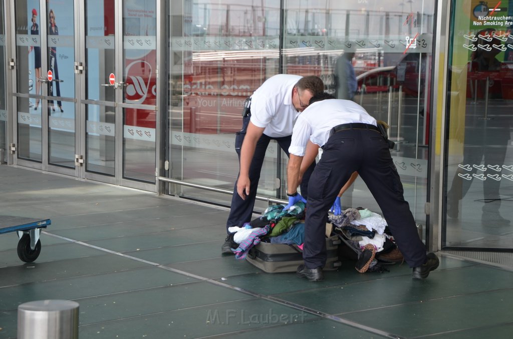 Verdaechtige Koffer Koeln Bonn Airport Koeln Porz  P29.JPG - Miklos Laubert